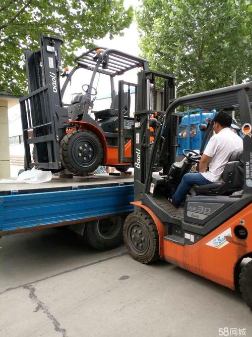 叉车出租 机械设备搬运 叉车装卸 越野叉车 机械器材就位 人